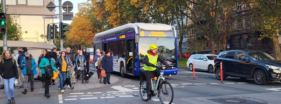 Wiesbadener Busfahrer unterbricht Fahrt und lässt Fahrgäste wortlos zurück