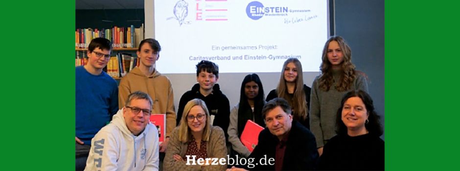 EULE-Projekt startet am Einstein-Gymnasium: Ältere Menschen werden von Jugendlichen unterrichtet