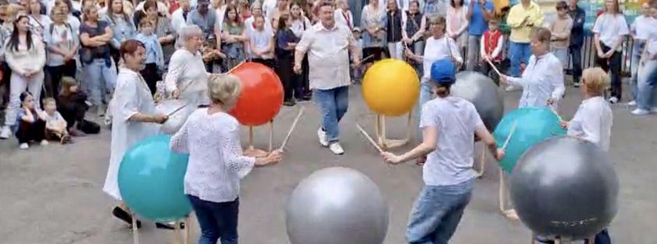 Fitball-Trommeln testen