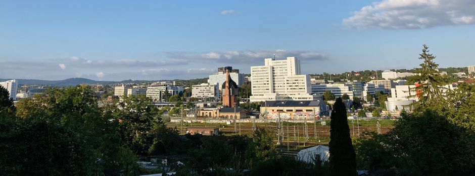 Flaschenwurf und Pfefferspray-Einsatz bei Streit in Wiesbaden