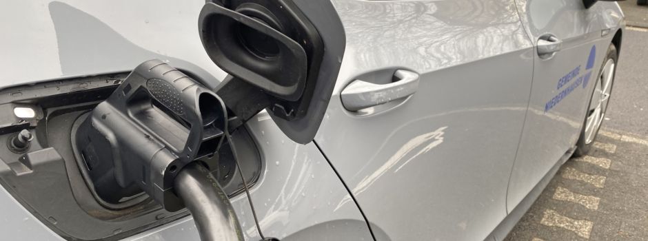 Neue „Strom-Tankstelle“ eingeweiht