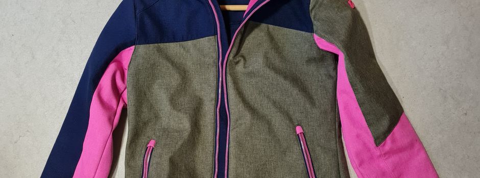 Kirmes-Fundsachen Tasche und Bekleidung