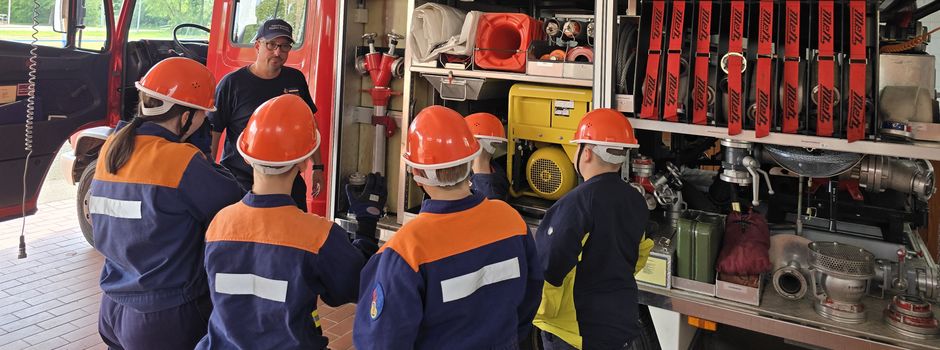 Fahrzeug- und Gerätekunde bei der Jugendfeuerwehr