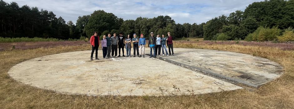 Spuren, die bleiben: Betonfläche wird Erinnerungslandschaft
