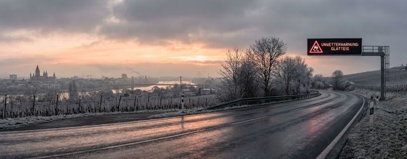 Unwetterwarnung für Montagmorgen: Spiegelglatter Start in die Woche erwartet