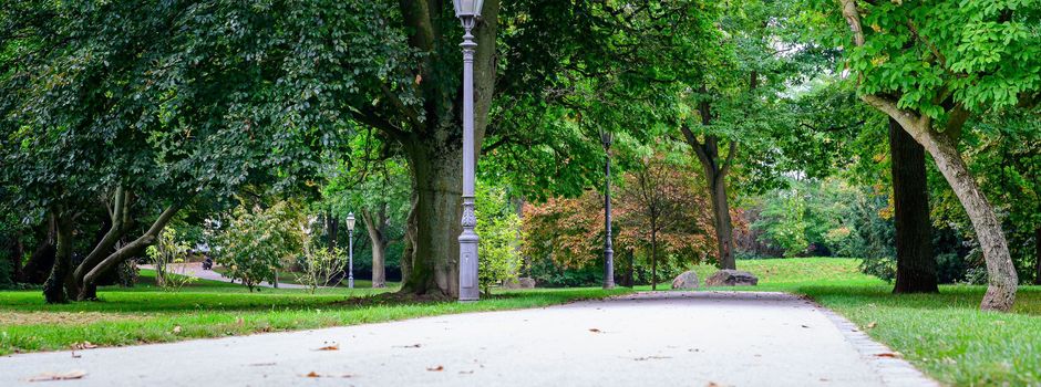 Jogger in Schlosspark von Wiesbaden-Biebrich mit Messer bedroht