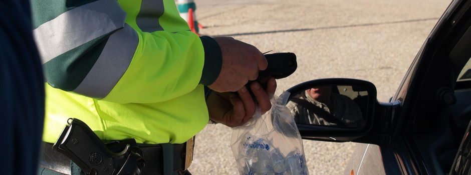 Fast 2 Promille: Polizei stoppt Schlangenlinien-Fahrer in Neuwied