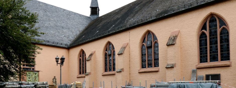 Update: Kirchenlangschiff der Pfarrkirche St. Laurentius ist eingerüstet