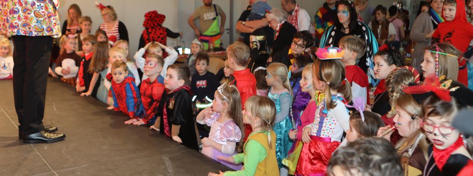 Kindersitzung in Rut un Wiess: Spaß, Musik und Clownerie