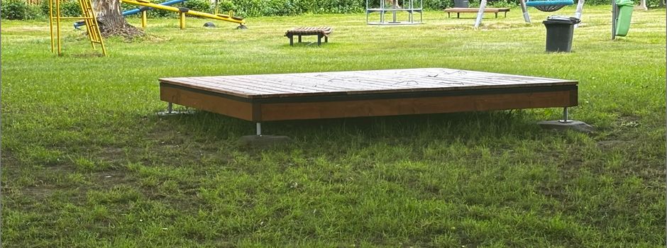 Neue Liegeflächen im Freibad Kahla