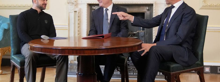 Selenskyj reist mit Bitte um Militärhilfe quer durch Europa