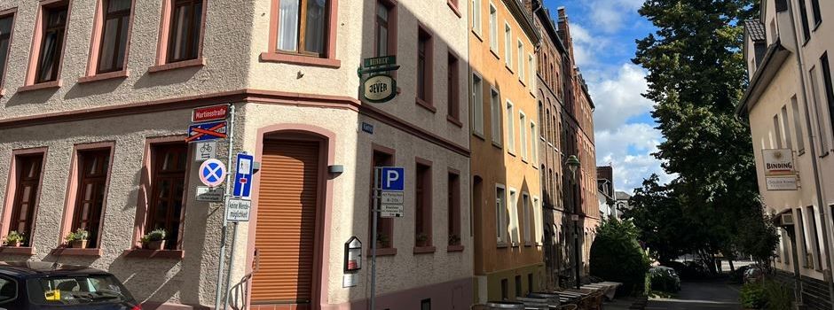 Mainzer Restaurant Heinrich’s: Rätsel um merkwürdiges Schild