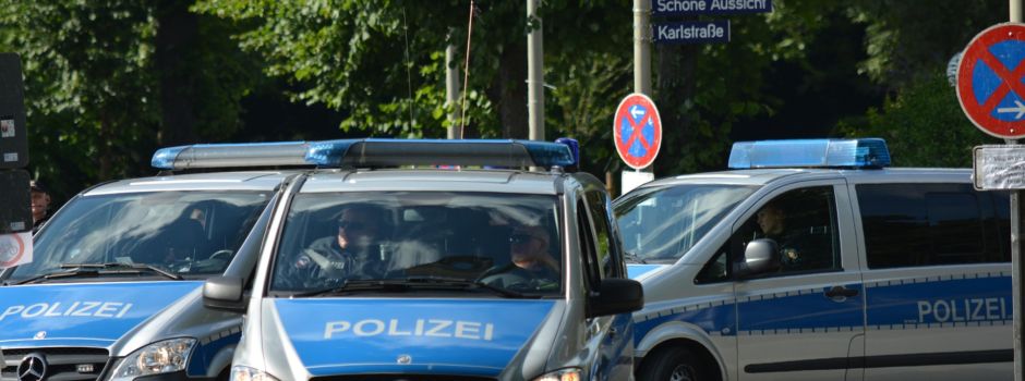 Flucht vor Polizeikontrolle in Weitersburg endet mit Unfall – Festnahme nach Drohneneinsatz