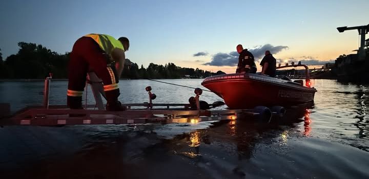 Großeinsatz auf Rhein bei Wiesbaden: Person in Not gemeldet