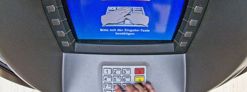 Neue Masche in Mainz: Bettler bedrängen Kunden an Geldautomaten in Banken