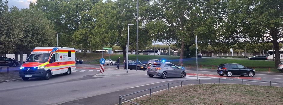 Auto kollidiert mit Linienbus in Mainz: Eine Person im Krankenhaus