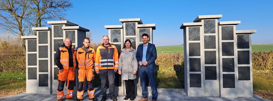 Neue Urnenstelenanlage auf dem Friedhof in Rüdigheim ab sofort nutzbar