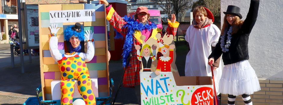 Rosenmontag in Niederkassel: Kamelle-Regen auf dem Rathausplatz
