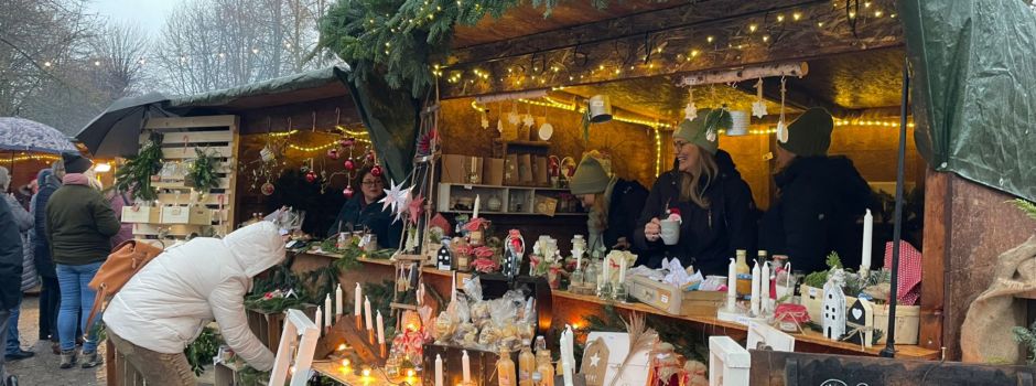 Weihnachtsmarkt in Neuenkirchen am 14. Dezember 2024 hinter der Kirche