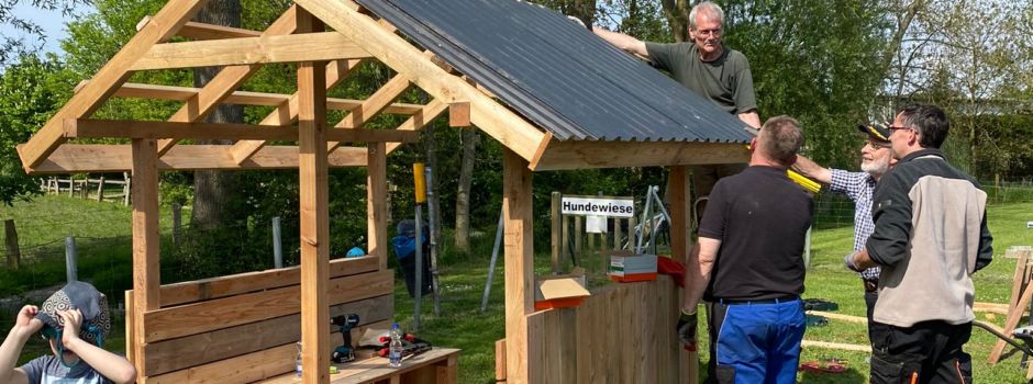 Hundewiese hat jetzt ein Wetterhäuschen
