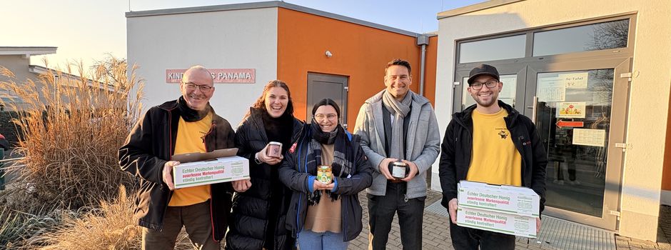 Imkerei Ullmann übergibt Honigspende an die Kindergärten Panama und Tabalugaland