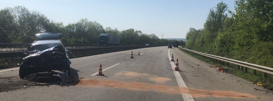 Autofahrer fährt ungebremst in Lkw