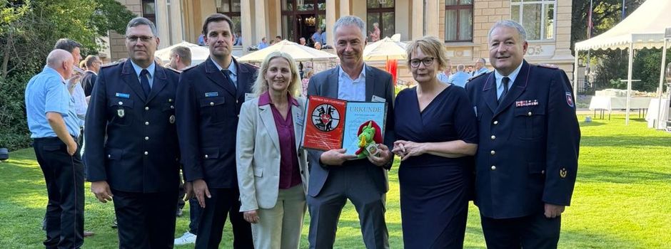 Förderplakette „Partner der Feuerwehr“ überreicht