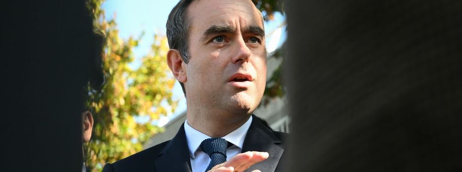 Schwerer Start für Regierung in Paris - Misstrauensanträge