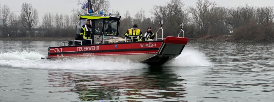 Boot auf Rhein gekentert: Feuerwehren Wiesbaden und Mainz im Großeinsatz