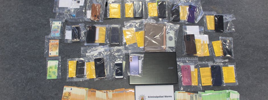 Polizei stellt gefälschte Impfpässe sicher