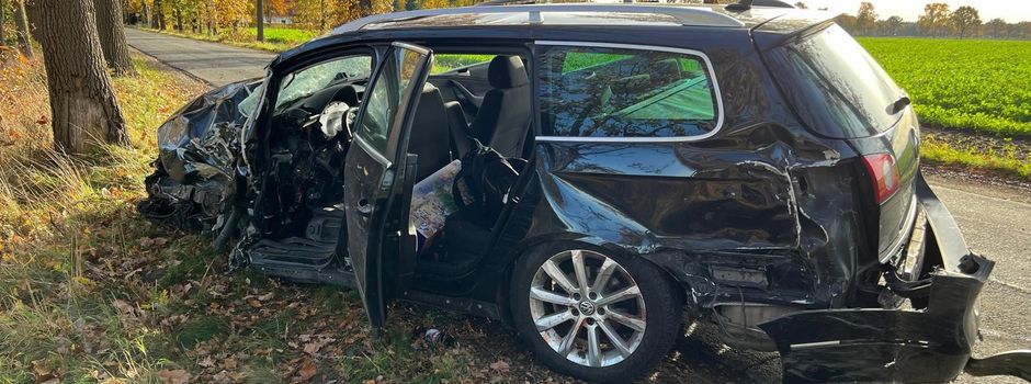 Gegen Bäume geprallt – 53-Jähriger kommt bei Verkehrsunfall ums Leben