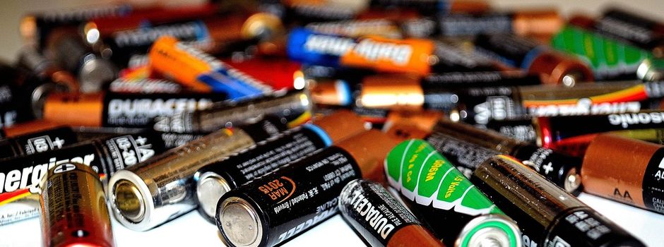 Batterien fangen Feuer: Flammen aus Küchenschrank in Mainz