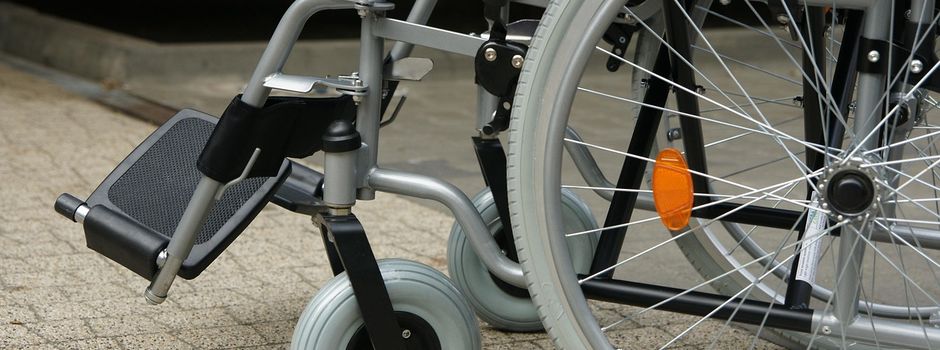 Mann in Worms aus Rollstuhl gezerrt und ausgeraubt