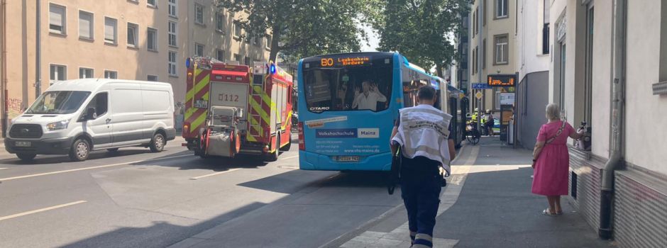 Mindestens 18 Verletzte bei Unfall mit Linienbus in Mainz