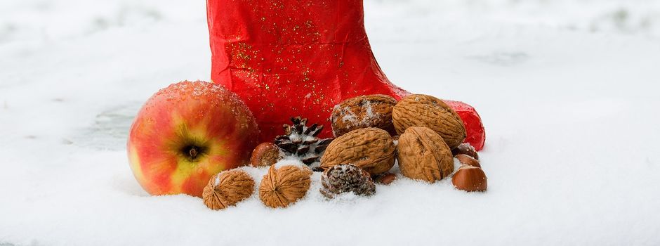 Der Nikolaus kommt auf den Weihnachtsmarkt