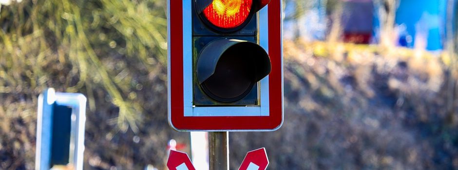 Sperrung des Bahnübergangs Ronnenberger Straße in Empelde