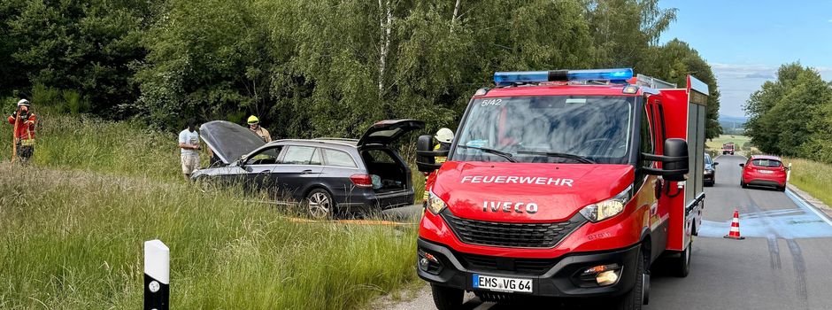 Schneller Einsatz auf der K53: Feuerwehr Berndroth nach PKW-Brand an der „Waldeslust“ im Einsatz