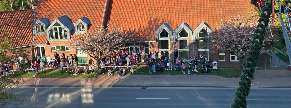 Maibaumaufstellen 2025 in Neuenkirchen