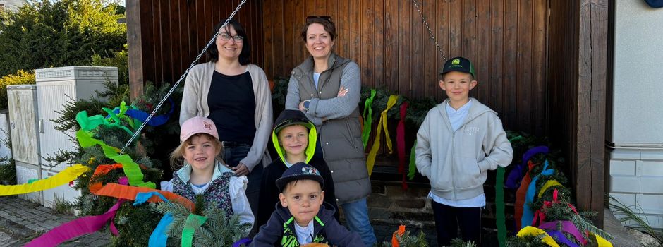 Schelborn feiert den Mai: Baumstellen bringt das Dorf zusammen
