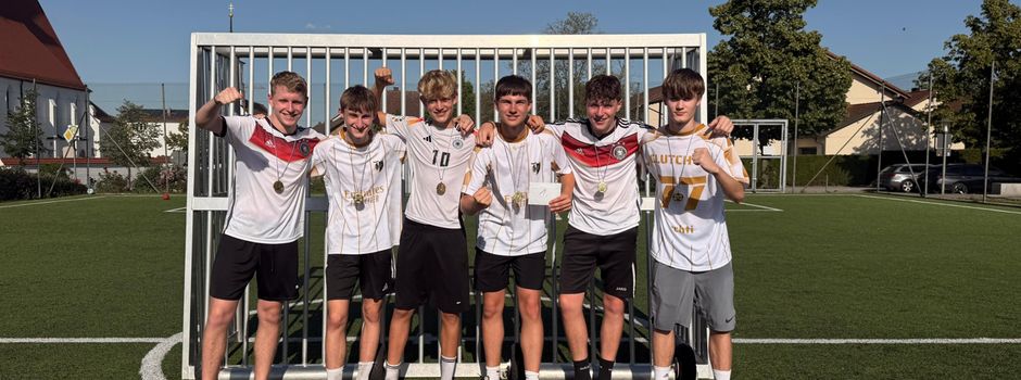 Clutch FC 2  gewinnt Mega Kickerturnier