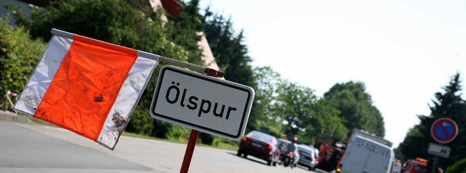 Stein auf Fahrbahn beschädigt Auto