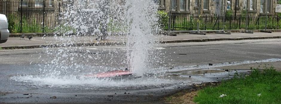 Wasserrohrbruch in Wiesbadener Innenstadt