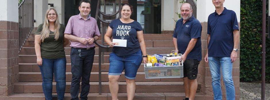 Wette gewonnen! - Spendenübergabe an das „Buffet des Herzens“