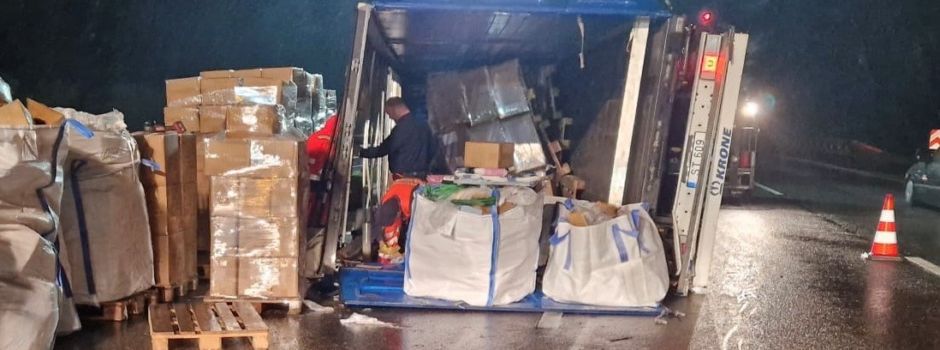 Lkw kippt auf Autobahn um – lange Staus auf A3