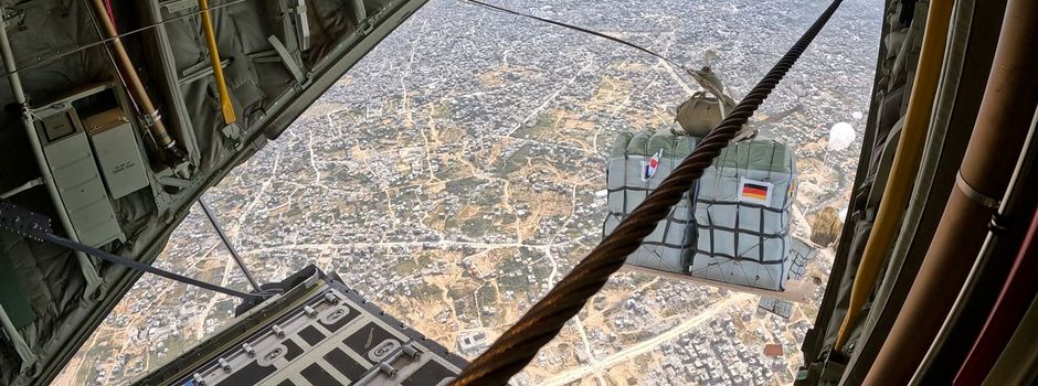 Bundeswehr wirft Lebensmittel für Gazastreifen ab