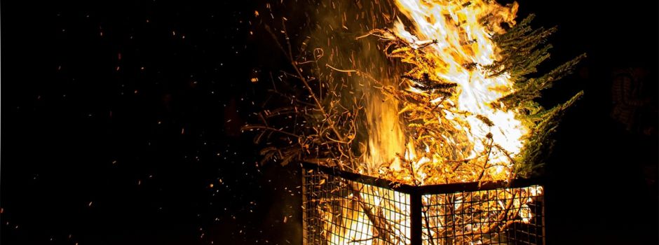 Traditionelles Feuer in „Kingerum“: Feuerwehr Köngernheim sammelt Weihnachtsbäume