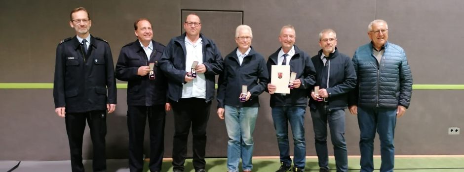 Ehrung verdienter Feuerwehrkameraden