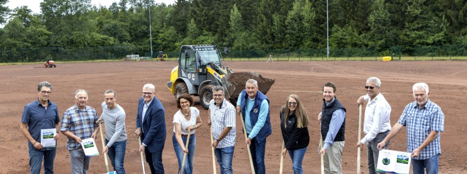 Der Sportplatz wird grün!
