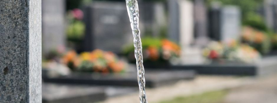 Wasserzapfstellen und Toiletten auf  Friedhöfen öffnen bald