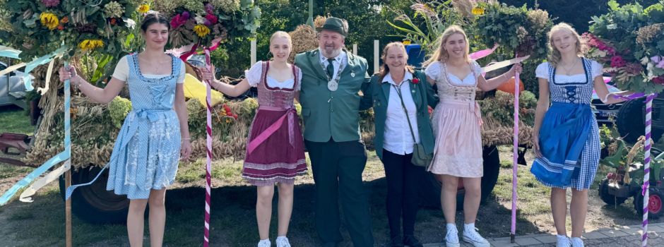 Traditionell die Holzharken dekoriert